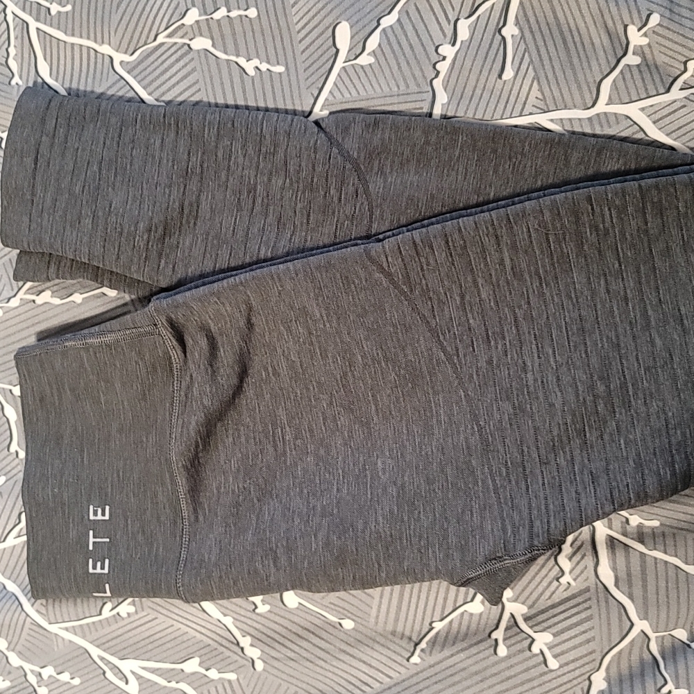 Alphalete revival leggings - Picture 3 of 5